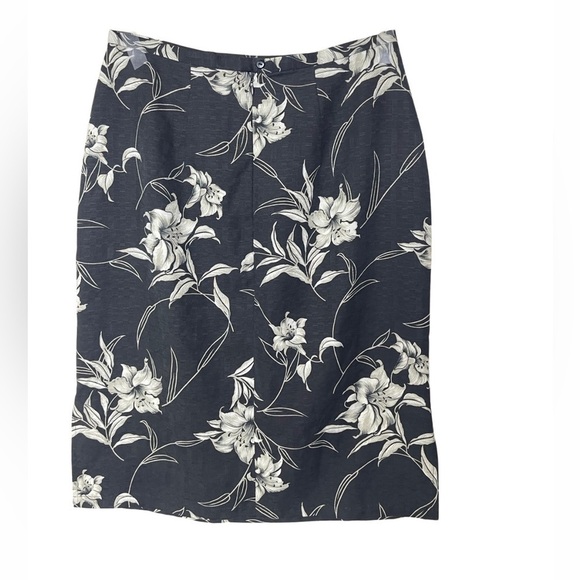 Hilo Hattie 100% Silk Knee-Length Skirt Size 6 Black White Floral Casual - Picture 2 of 9